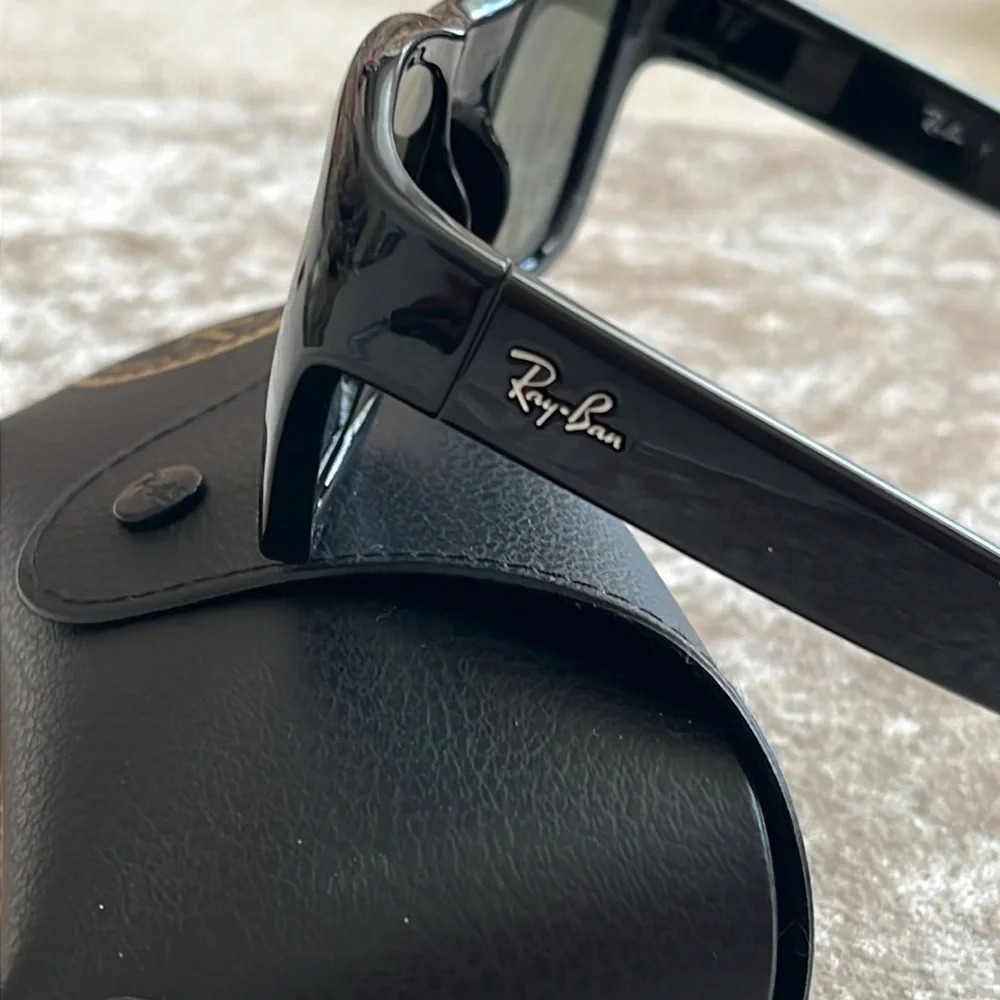 Brand New Ray-Ban Polarized Square Sunglasses Polished Black Frame Green Lens